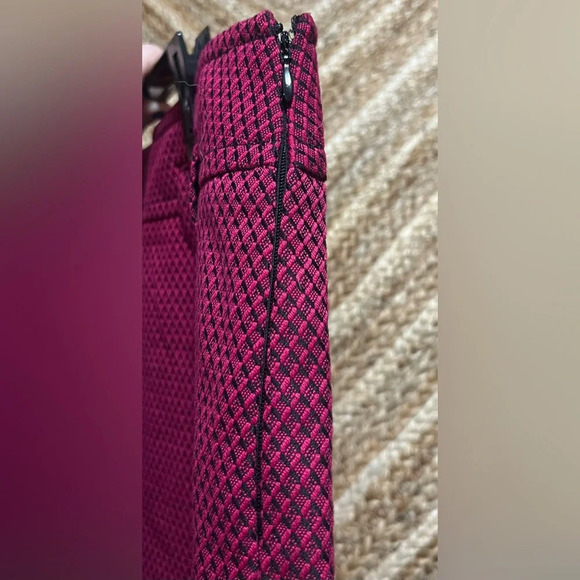 Ann Taylor Loft Women's Petite Mini Skirt, Textured, Red and Black, Size 6P - Picture 4 of 11